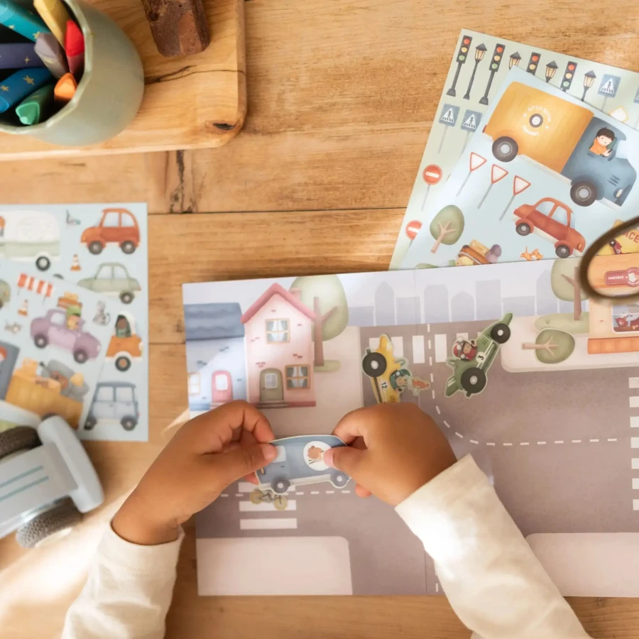 Książeczka z naklejkami Jim na ulicy / Little Dutch