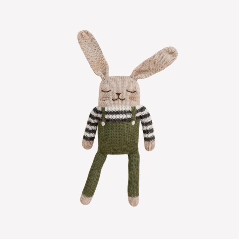 Dziergany królik z wełny alpaki - olive overalls / Main Sauvage
