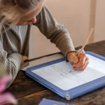 Podświetlany tablet do nauki pisania i rysowania K-DRAW-PRO - niebieski / Kidywolf