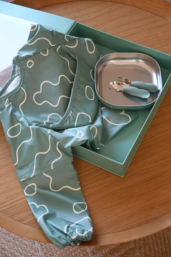 Zestaw prezentowy First Meals 3w1 (talerzyk + zestaw sztućców + śliniak) Sage green / Beaba