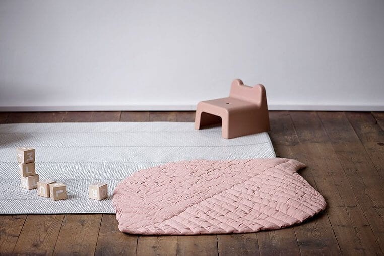 Mata do zabawy z bawełny organicznej w kształcie liścia - Sea Shell / Toddlekind