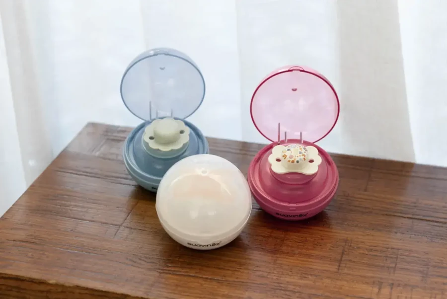 Przenośny sterylizator UV Duccio do smoczków - ciemny różowy / Suavinex