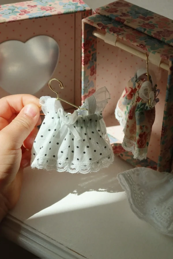 Pluszowy Miś w pudełku do przebierania - multi / Konges Slojd