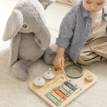 Drewniany muzyczny panel aktywności / Sebra