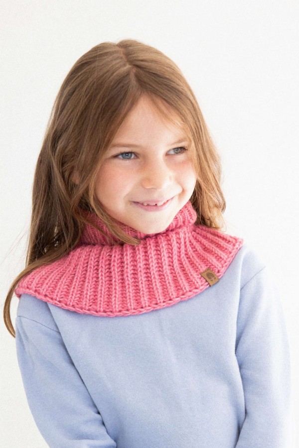 Komin golf dziecięcy z puchatej przędzy Bubo - różowy / Kopyto