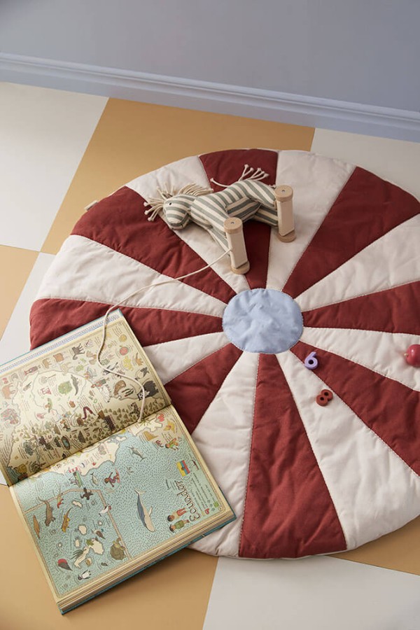 Mata do zabawy Circus - czerwona / Kid's Concept