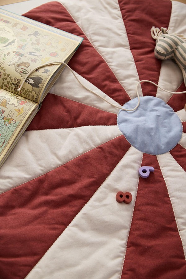 Mata do zabawy Circus - czerwona / Kid's Concept