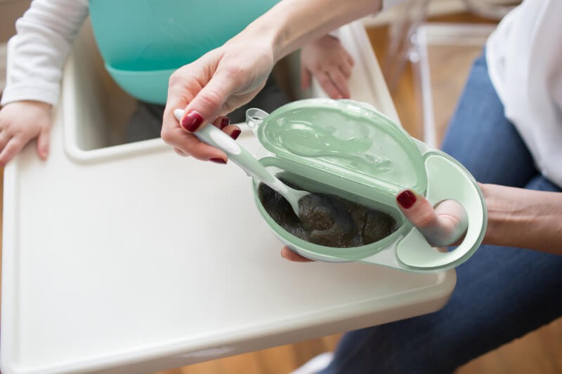 Miseczka z łyżeczką do karmienia w podróży / Dr Brown's