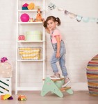 Peek-a-Boost - drewniany podest, taboret z antypoślizgiem - wersja MIĘTOWA / B. Toys