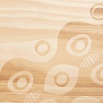 Peek-a-Boost - drewniany podest, taboret z antypoślizgiem - wersja KREMOWA / B. Toys