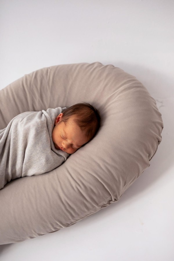 Poduszka ciążowa uniwersalna NEST - czekolada / Puuki