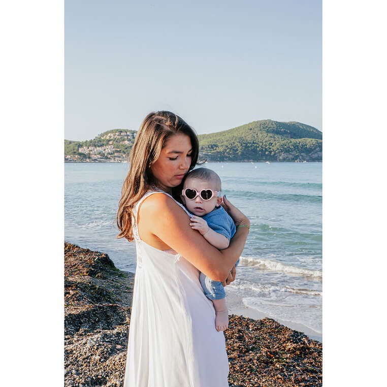 Okulary przeciwsłoneczne dla dzieci z elastyczną opaską 0-9 miesięcy Baby heart - Cotton candy / Beaba