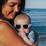 Okulary przeciwsłoneczne dla dzieci z elastyczną opaską 0-9 miesięcy Baby heart - Lilac / Beaba