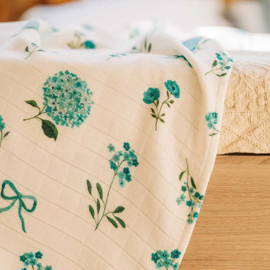Otulacz, kocyk bambusowy BLUE FLOWERS / Layette