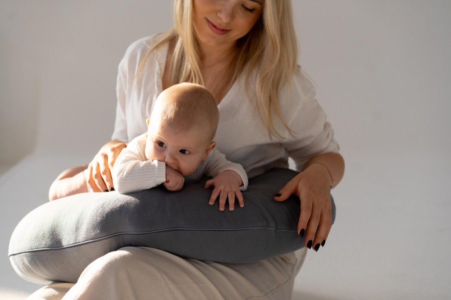 Poduszka do karmienia Bon Apetit - grafitowy / Amori Amori