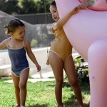 Dmuchany zraszacz gigant - Dino Into the Wild, pink / Sunny Life