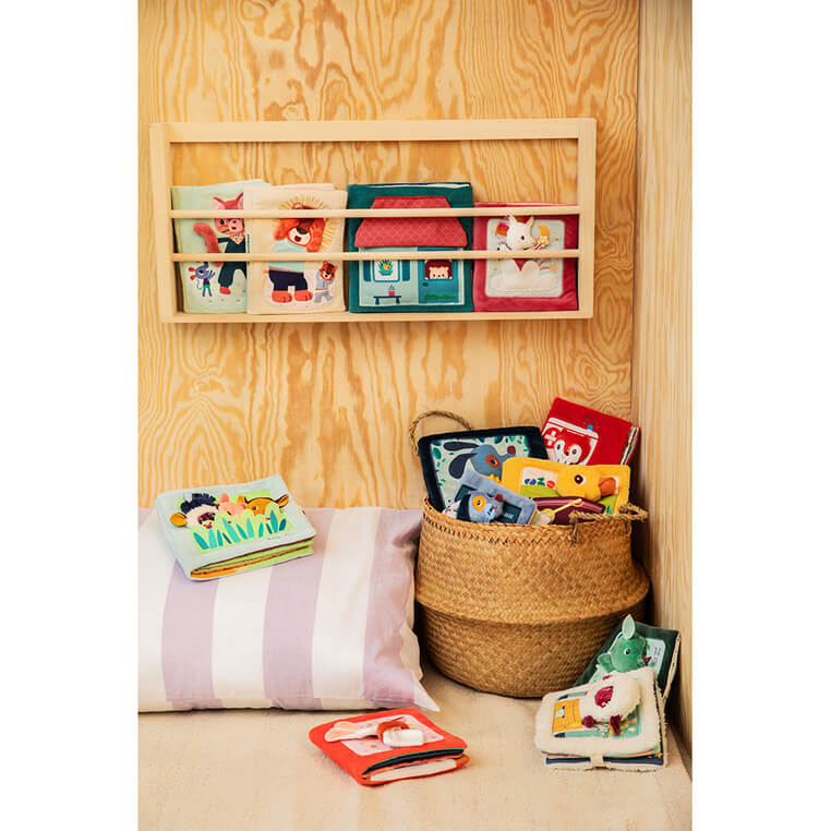 Książeczka aktywizująca z mini pacynkami Emocje Jeżyk Leon 18m+ / Lilliputiens