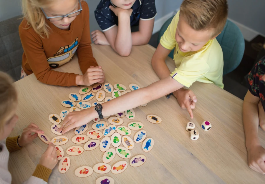 Drewniana gra edukacyjna Znajdź rybkę / BS Toys