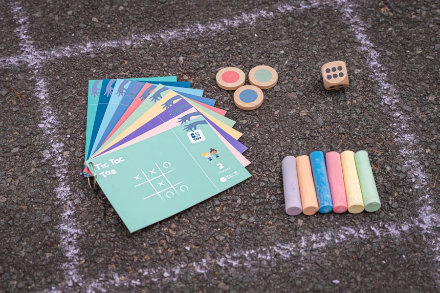 Zestaw gier outdoor, kreda, karty zabaw i akcesoria / BS Toys