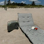 Rozkładany leżak plażowy - The Vacay Olive / Sunny Life