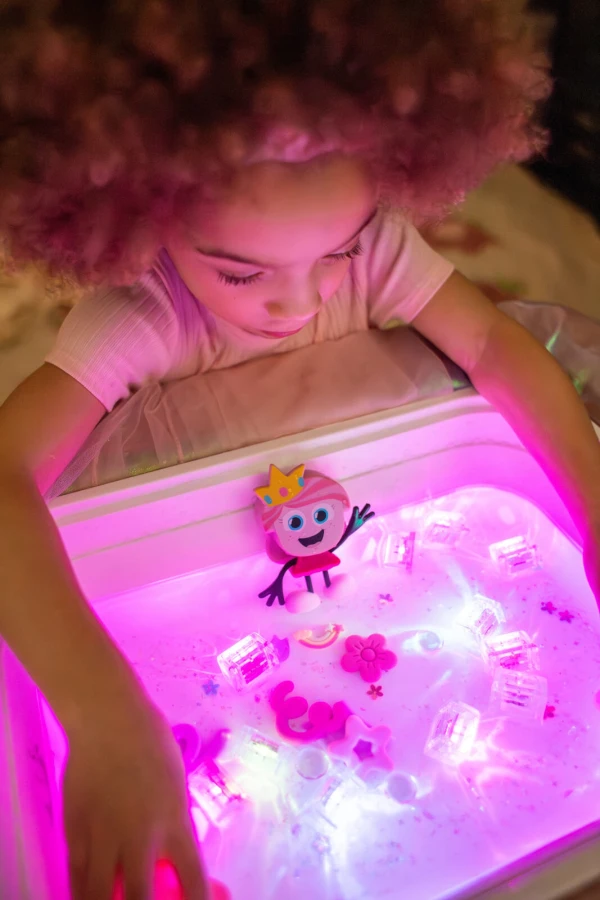 Kostki sensoryczne świecące w wodzie Ida księżniczka - zabawka kąpielowa, różowy / Glo Pals