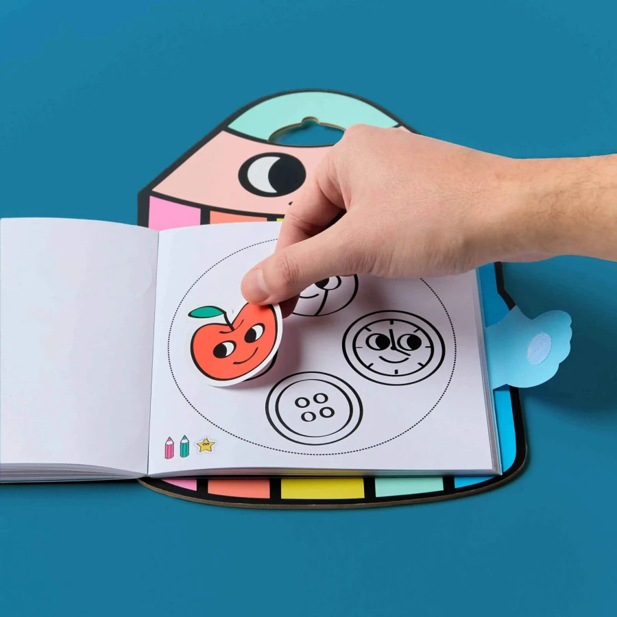 Książeczka Montessori z naklejkami FIGURY I KSZTAŁTY / OMY