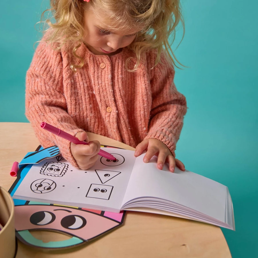 Książeczka Montessori z naklejkami FIGURY I KSZTAŁTY / OMY