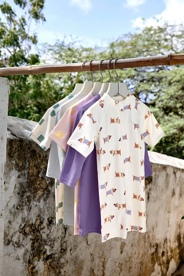 Kombinezon do pływania z krótkim rękawem UV60 Beach Dog - Orange, dark sea / Lassig