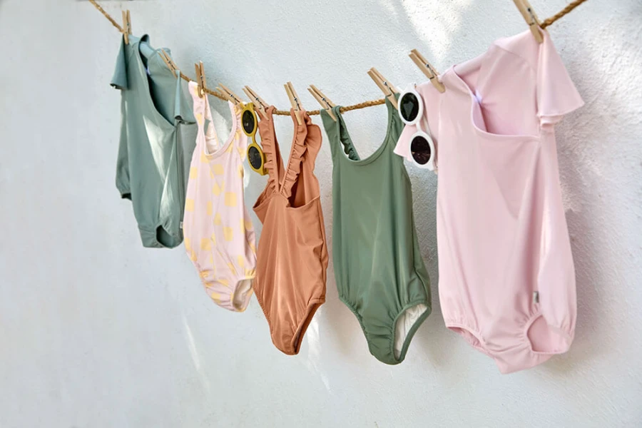 Kombinezon do pływania z krótkim rękawem UV60 Splash & Fun - Pale Pink / Lassig