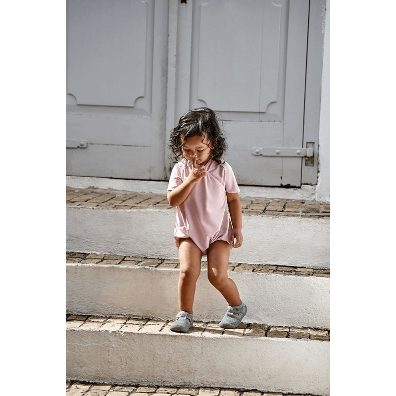 Kombinezon do pływania z krótkim rękawem UV60 Splash & Fun - Pale Pink / Lassig