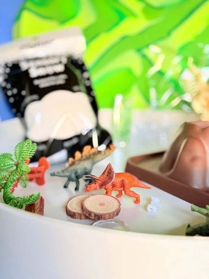 Zestaw sensoryczny Świat dinozaurów, tacka + figurki + śnieg sensoryczny / Jellystone