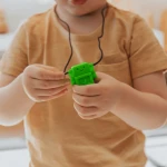 Gryzak terapeutyczny, antystresowy naszyjnik Robot - Grassy Green / Jellystone