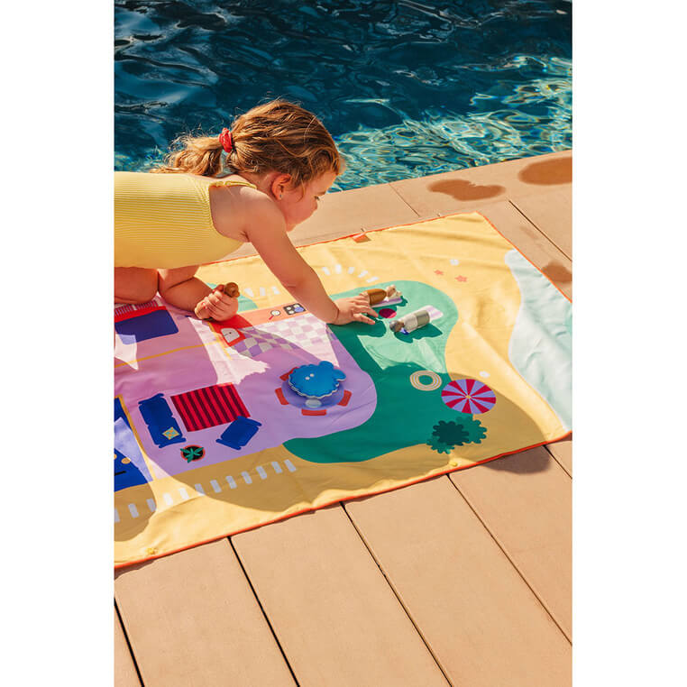 Dwustronny ręcznik plażowy PlayTowels - Doll house / QUUT