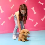 Interaktywny chodzący piesek z magnetyczną kostką i akcesoriami - Playful Paws Goldendoodle Pup / OurGeneration