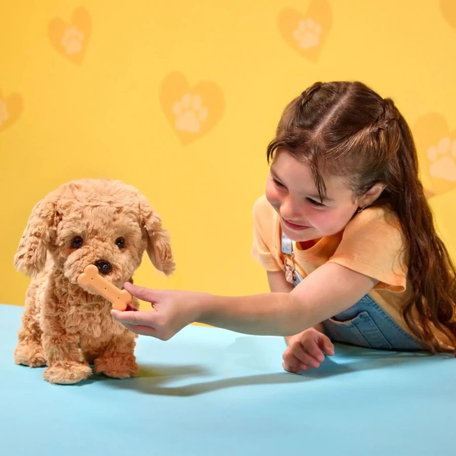 Interaktywny chodzący piesek z magnetyczną kostką i akcesoriami - Playful Paws Goldendoodle Pup / OurGeneration