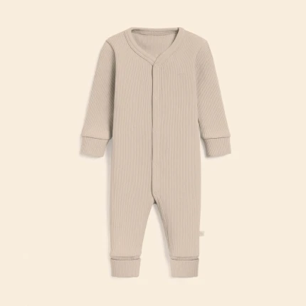 II GATUNEK: Rampers niemowlęcy z prążkowanej dzianiny z regulacją - Light Beige roz. 68 / Babysteps
