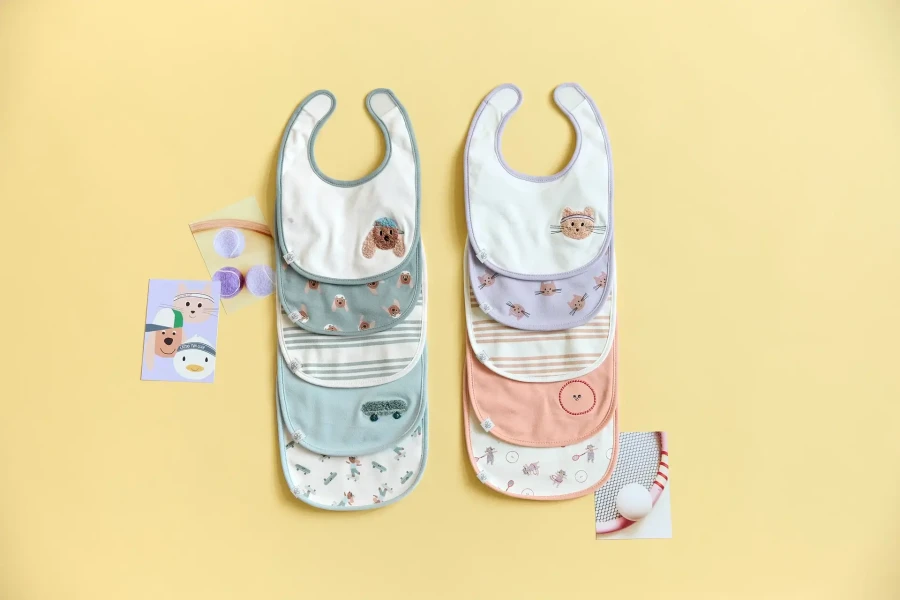 Materiałowe śliniaki Tiny Team, 5 szt. - Cat / Lassig