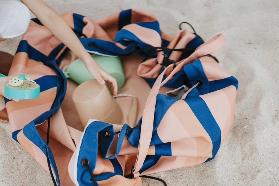 Worek na Zabawki i Mata do Zabawy NOOMAD Outdoor 2w1 - Mokka Strip / Play&Go