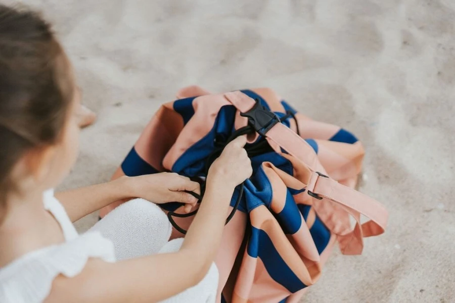 Worek na Zabawki i Mata do Zabawy NOOMAD Outdoor 2w1 - Mokka Strip / Play&Go