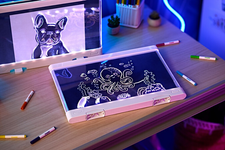 Tablica podświetlana do rysowania dla dzieci LED z 6 żelowymi flamastrami 6+ / Crayola