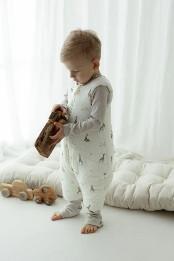 Śpiworek z organicznego muślinu z nogawkami 1-3 lata, 2,5 TOG - giraffes / My Memi