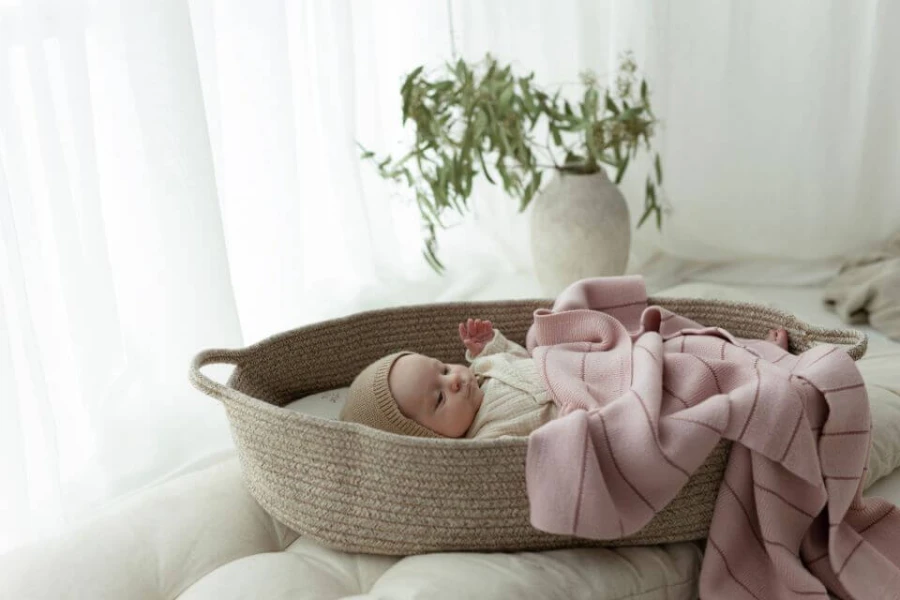 Kocyk ze 100% wełny merino powder pink Lines - premium collection / My Memi