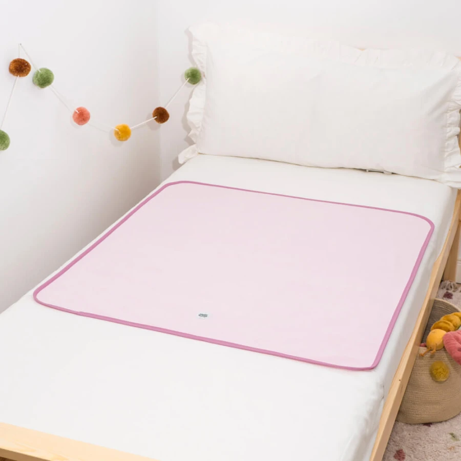 Wodoodporny podkład na łóżko dziecięce Blush / Moon Bloom 