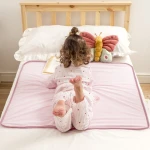 Wodoodporny podkład na łóżko dziecięce Blush / Moon Bloom 