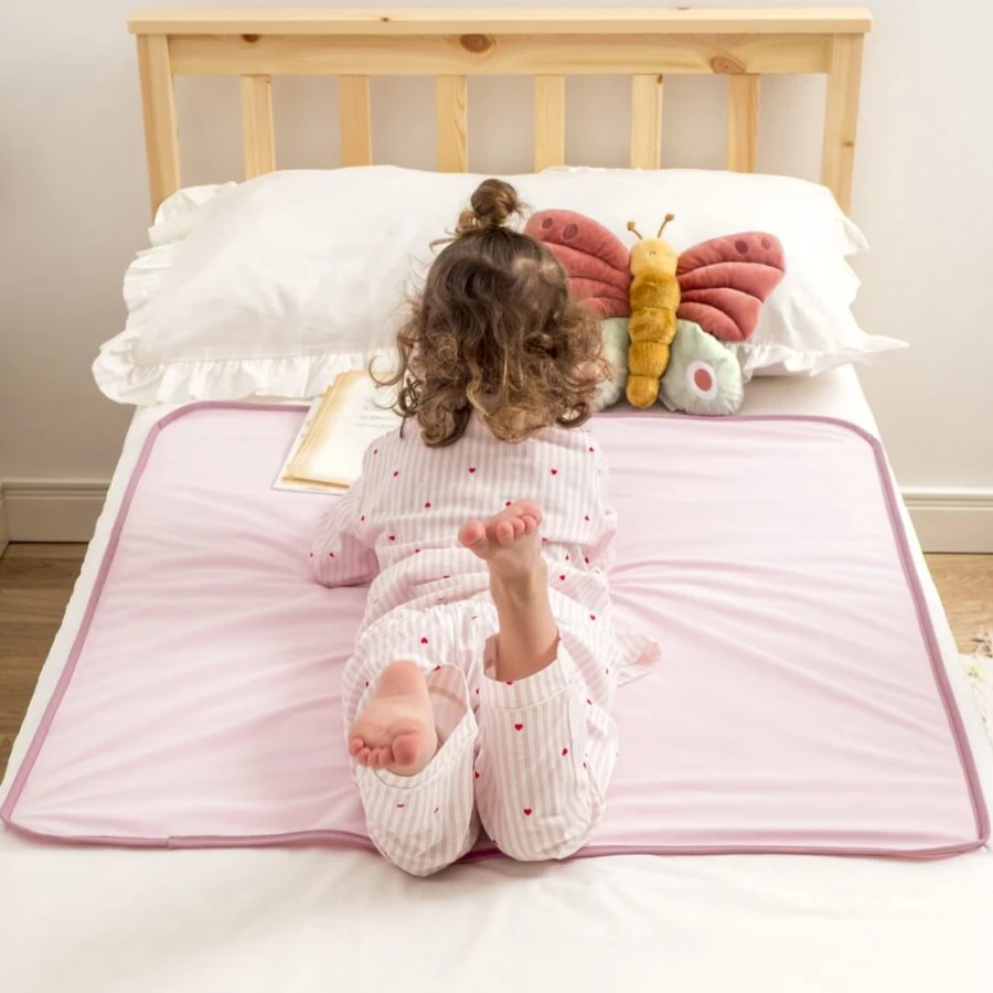 Wodoodporny podkład na łóżko dziecięce Blush / Moon Bloom 