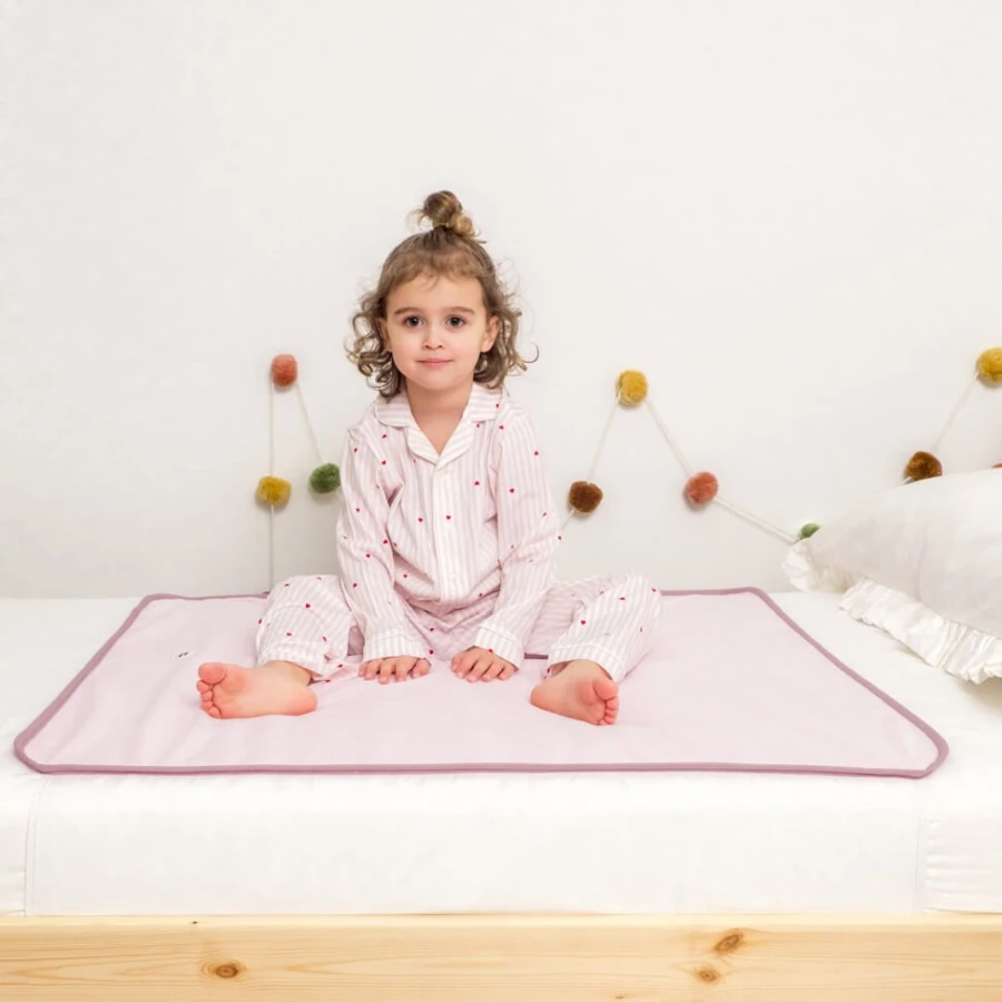 Wodoodporny podkład na łóżko dziecięce Blush / Moon Bloom 
