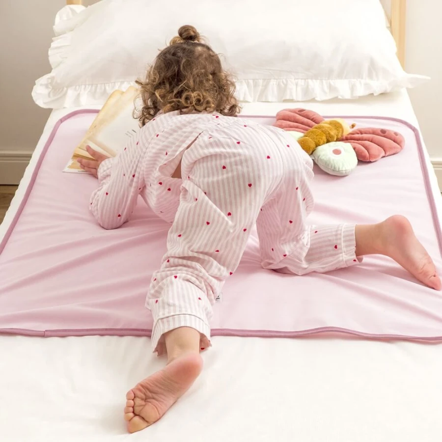 Wodoodporny podkład na łóżko dziecięce Blush / Moon Bloom 