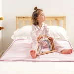 Wodoodporny podkład na łóżko dziecięce Blush / Moon Bloom 