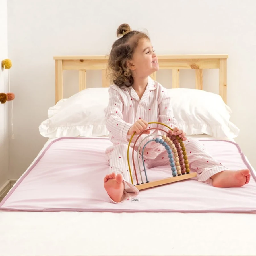 Wodoodporny podkład na łóżko dziecięce Blush / Moon Bloom 