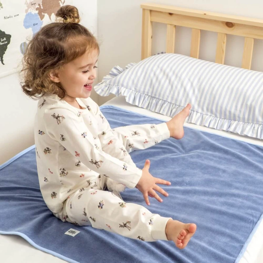 Wodoodporny podkład na łóżko dziecięce Royal / Moon Bloom 